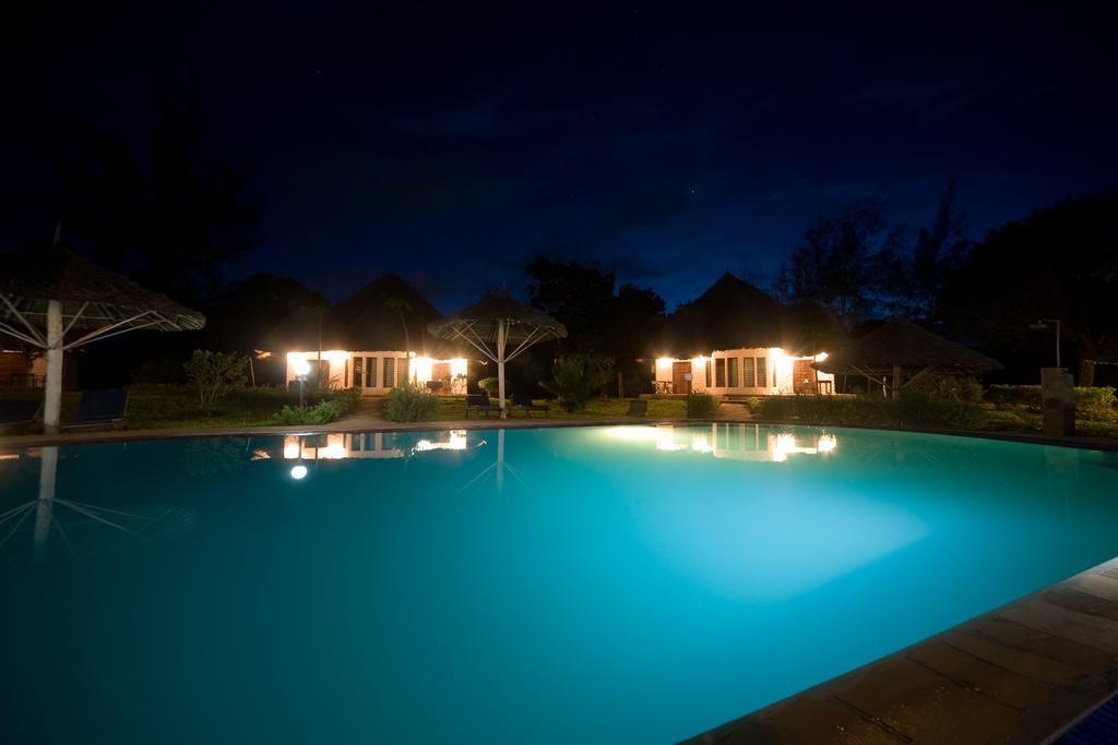 Kinondo Poa Hotel Diani Beach Esterno foto